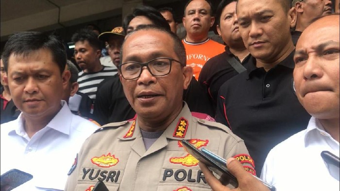 Polda Metro Jaya menggelar inspeksi mendadak atau sidak peredaran masker di Pasar Pramuka, Jakarta Timur. Polisi menemukan peredaran masker yang tidak sesuai standar nasional Indonesia (SNI).