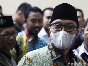 Teka-teki Ponsel di Dalam Sel yang Tak Diakui Imam Nahrawi