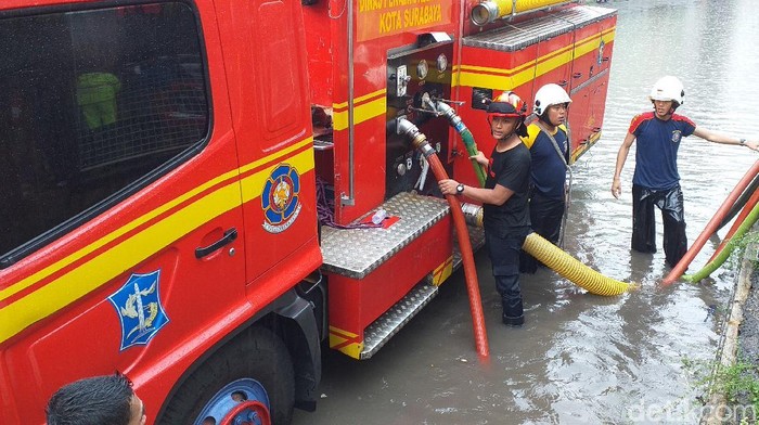banjir di surabaya