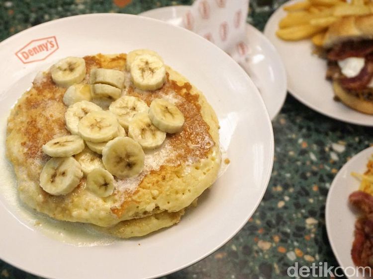 Yummy! Mencicipi Slamburger dan Banana Cream Pancake ala Amerika