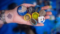 Sampai saat ini tercatat setengah juta keping mikroplastik ditemukan per kilometer persegi di permukaan laut. (Exxpedition.com)
