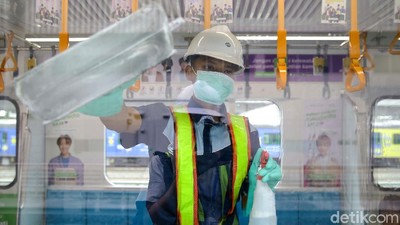 Operasi Menyeluruh Disinfeksi Corona di Ratangga MRT Jakarta