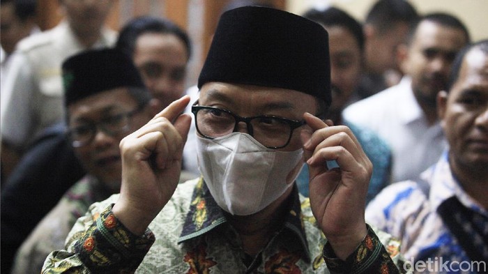 Terdakwa dugaan suap dana hibah KONI, Imam Nahrawi kembali jalani sidang lanjutan di Pengadilan Tipikor. Disana Imam terlihat mengenakan masker.