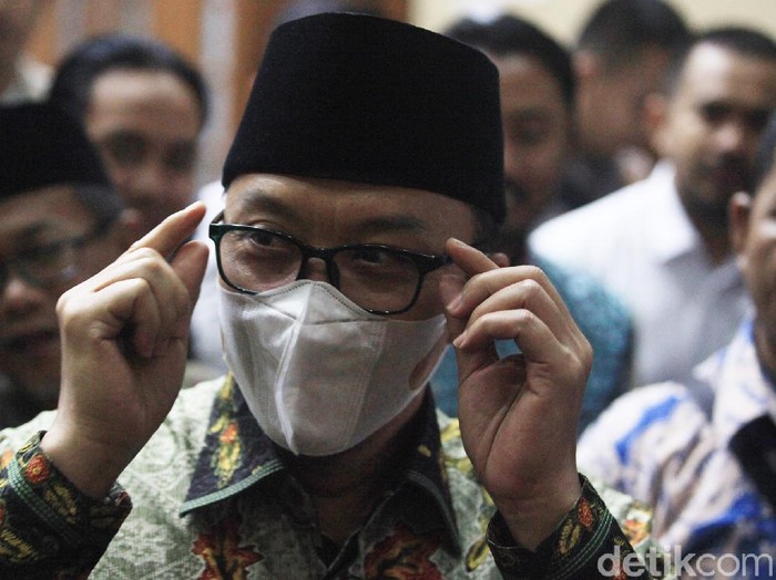 Terdakwa dugaan suap dana hibah KONI, Imam Nahrawi kembali jalani sidang lanjutan di Pengadilan Tipikor. Disana Imam terlihat mengenakan masker.