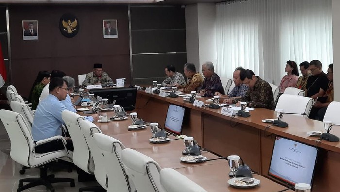 Menko PMK rapat soal dana BOS bersama Mendikbud Nadiem dan Menkeu Sri Mulyani. (Foto: Yogi Ernes/detikcom)