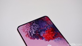 Dilengkapi USB Type C dan sensor sidik jari di layar. Foto: Adi Fida Rahman/detikINET