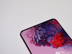 Ini Galaxy S20, Si Mungil yang Nyaman di Genggaman