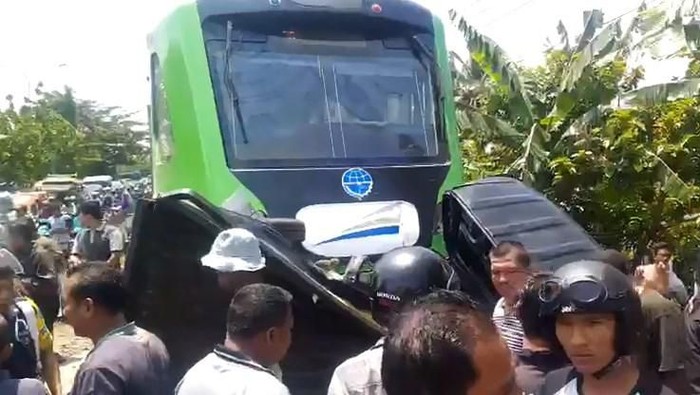 Sopir Pikap di Padang Tewas Tertabrak KA Bandara.