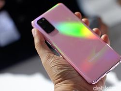 Ini Galaxy S20, Si Mungil yang Nyaman di Genggaman