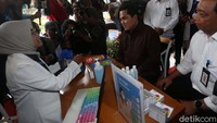 Dalam kunjungan itu, Erick ingin memastikan kesiapan Kimia Farma dalam menghadapi virus corona.