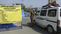 Diketahui bahwa lonjakan kasus virus corona di India ini terkait dengan sekelompok turis Italia yang masuk ke India pada 21 Februari lalu. Sedikitnya ada 21 turis Italia yang dikarantina oleh otoritas India, setelah tiba untuk berlibur di negara tersebut. Italia diketahui telah mengonfirmasi 2.502 kasus dengan 79 orang meninggal.