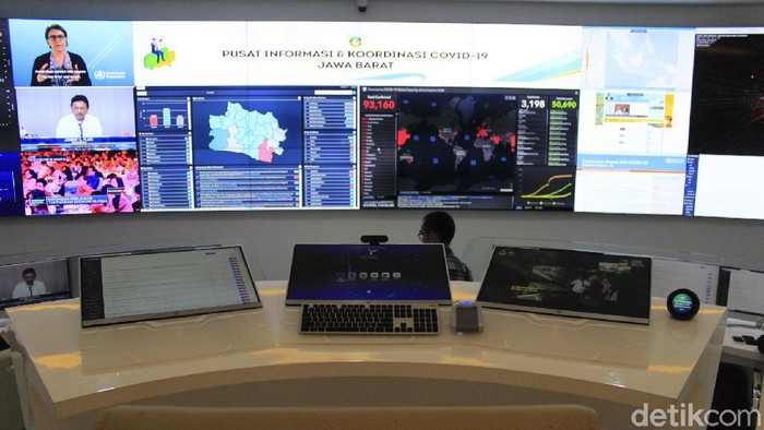 Command Center Jabar difungsikan sebagai Jabar Covid-19 Crisis Center atau Pusat Informasi dan Koordinasi Covid-19 Jabar (Pikobar). Yuk, intip!