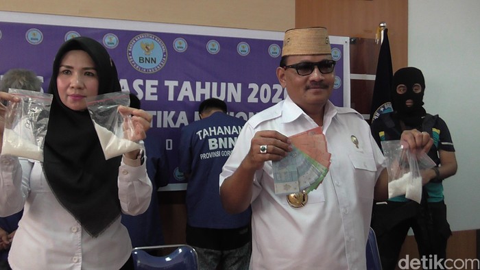Badan Nasional Narkotika Provinsi (BNNP) Gorontalo mengamankan 4 paket besar sabu seberat 210 gram asal Malaysia.