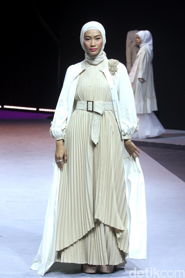 Fashion show terbaru busana muslim Ayu Dyah Andari bertajuk Oase di Muslim Fashion Festival 2020, Jakarta Convention Center, Jakarta, Sabtu [22/2/2020]. Foto: Mohammad Abduh/Wolipop.
