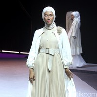 Fashion show terbaru busana muslim Ayu Dyah Andari bertajuk Oase di Muslim Fashion Festival 2020, Jakarta Convention Center, Jakarta, Sabtu [22/2/2020]. Foto: Mohammad Abduh/Wolipop.