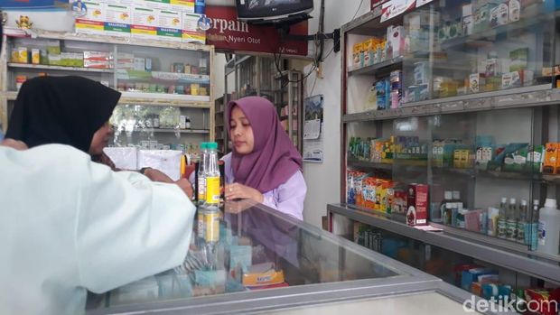 Masker hingga Antiseptik Mulai Langka di Palembang
