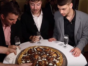 YouTuber Ini Cicip Makanan Paling Mahal, Ada Pizza Rp 1 Miliar!