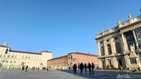 Mulailah perjalanan dari Piazza Castello. Inilah alun-alun utama Kota Turin. (Fitraya/detikcom)