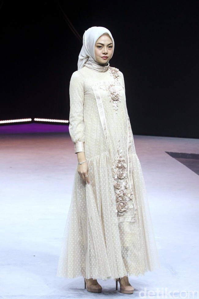 Fashion show terbaru busana muslim Ayu Dyah Andari bertajuk Oase di Muslim Fashion Festival 2020, Jakarta Convention Center, Jakarta, Sabtu [22/2/2020]. Foto: Mohammad Abduh/Wolipop.