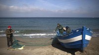 Penutupan perbatasan Ceuta sempat menggoyang perekonomian warga di Desa Belyounech, Maroko. Sejumlah wanita yang sebelumnya mencari nafkah di Ceuta terpaksa kembali ke rumah dan tak bekerja karena kehilangan pekerjaan imbas penutupan perbatasan tersebut.