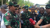 Saat ini kita berada di wilayah Galang, tempat di mana waktu tahun 1979 sampai 96 dijadikan tempat para pengungsi Vietnam. Dan kita lihat gedung-gedung untuk RS, termasuk gedung-gedung tempat beribadah masih ada, kata Marsekal Hadi di Pulau Galang, Kepulauan Riau, Rabu (4/3/2020).
