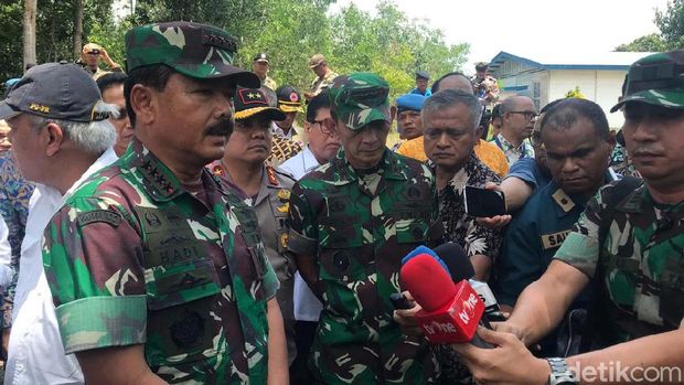 Panglima TNI Hadi Tjahjahto tinjau Pulau Galang pada Rabu (4/3).