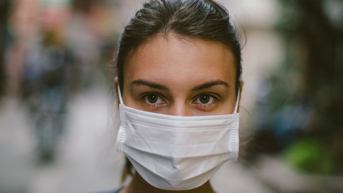 Virus corona: Apakah mengenakan masker bisa mencegah kita tertular virus? Virus corona: Apakah mengenakan masker bisa mencegah kita tertular virus?