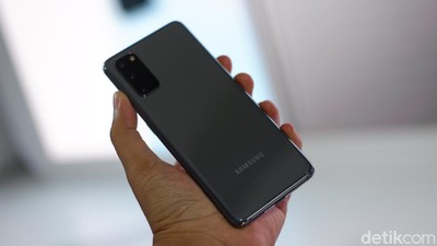 Ini Galaxy S20, Si Mungil yang Nyaman di Genggaman