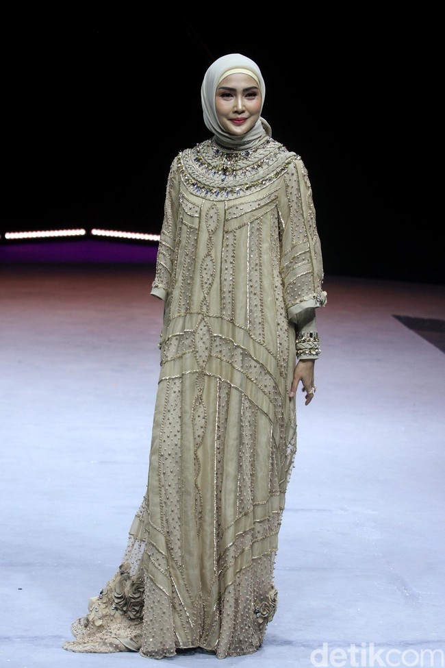 Fashion show terbaru busana muslim Ayu Dyah Andari bertajuk Oase di Muslim Fashion Festival 2020, Jakarta Convention Center, Jakarta, Sabtu [22/2/2020]. Foto: Mohammad Abduh/Wolipop.