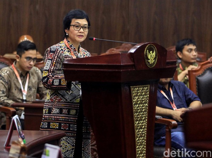 Sidang uji formil UU KPK kembali digelar di Gedung Mahkamah Konstitusi. Sejumlah saksi ahli mulai dari pakar hukum hingga ahli filsafat dihadirkan di sidang itu