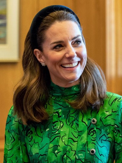 kate middleton DUBLIN, IRELAND - MARCH 03: Prince William, Duke of Cambridge and his wife Catherine, Duchess of Cambridge, arrive to meet with Irelands President Michael D. Higgins and his wife Sabina Coyne at the official presidential residence Aras an Uachtarain on March 3, 2020 in Dublin, Ireland. (Photo by Phil Noble - Pool/Getty Images)