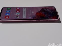 Ini Galaxy S20, Si Mungil yang Nyaman di Genggaman