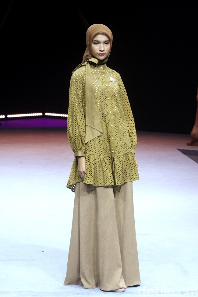 Fashion show terbaru busana muslim Ayu Dyah Andari bertajuk Oase di Muslim Fashion Festival 2020, Jakarta Convention Center, Jakarta, Sabtu [22/2/2020]. Foto: Mohammad Abduh/Wolipop.