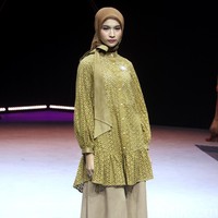 Fashion show terbaru busana muslim Ayu Dyah Andari bertajuk Oase di Muslim Fashion Festival 2020, Jakarta Convention Center, Jakarta, Sabtu [22/2/2020]. Foto: Mohammad Abduh/Wolipop.