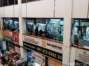Polisi Pantau Penjualan Masker di Pasar Pramuka