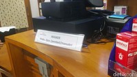 Ia melanjutkan, untuk tiap maskernya dibandrol Rp 2.000 per pcs.