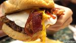Yummy! Mencicipi Slamburger dan Banana Cream Pancake ala Amerika