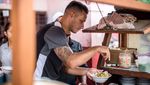 Intip Kulineran Raphael Maitimo, Pesepakbola yang Dinner Bareng Agnez Mo