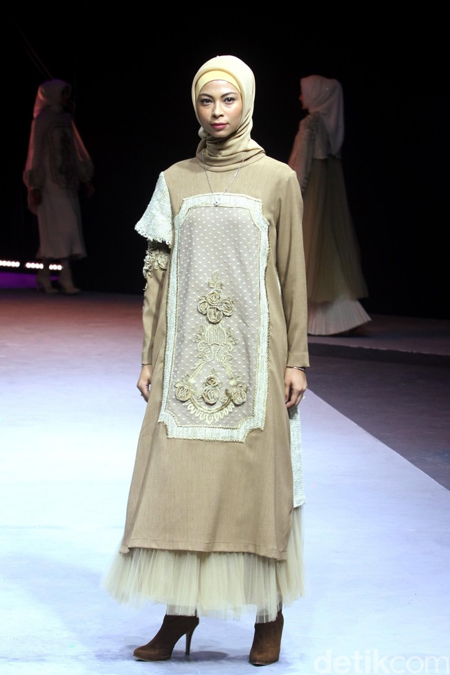 Fashion show terbaru busana muslim Ayu Dyah Andari bertajuk Oase di Muslim Fashion Festival 2020, Jakarta Convention Center, Jakarta, Sabtu [22/2/2020]. Foto: Mohammad Abduh/Wolipop.
