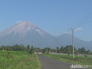 Gunung Semeru Berpotensi Luncurkan Lava Pijar