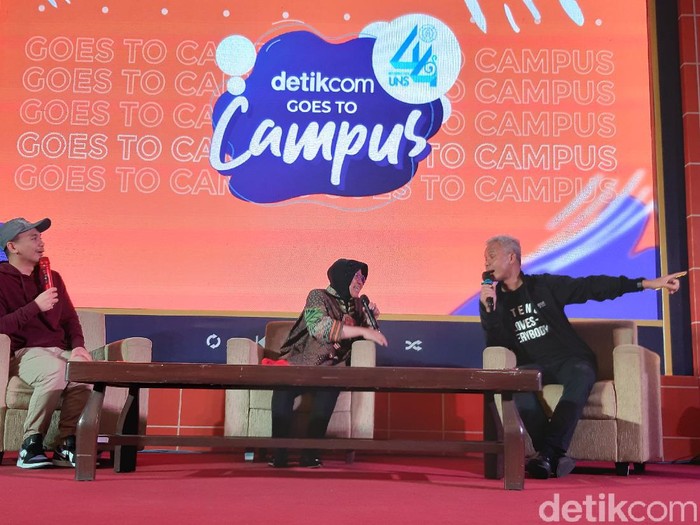Wali Kota Surabaya Tri Rismaharini dan Gubernur Jawa Tengah Ganjar Pranowo di acara dYouthizen detikcom Goes to Campus di UNS Solo, Rabu (4/3/2020).