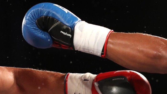 PHILADELPHIA, PA - SEPTEMBER 14: A detailed view of boxing gloves and punches being thrown as Keeshawn Williams (R) exchanges punches with Farhad Fatulla in their Jr. welterweights bout at 2300 Arena on September 14, 2018 in Philadelphia, Pennsylvania. (Photo by Patrick Smith/Getty Images)