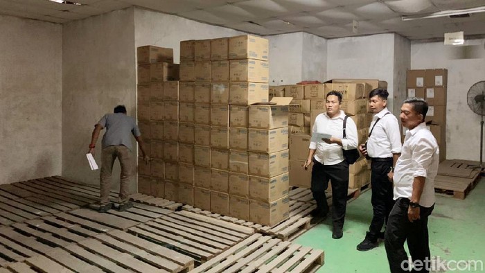 Polda Kepri gerebek gudang masker ilegal di Batam (Agus Siagian/detikcom)