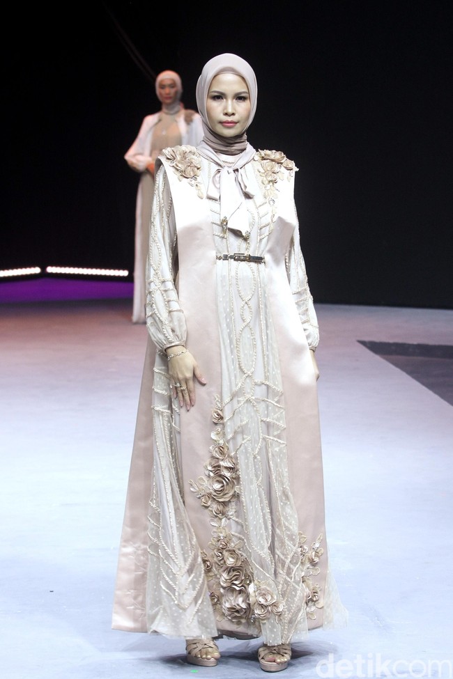 Fashion show terbaru busana muslim Ayu Dyah Andari bertajuk Oase di Muslim Fashion Festival 2020, Jakarta Convention Center, Jakarta, Sabtu [22/2/2020]. Foto: Mohammad Abduh/Wolipop.