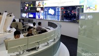 Begini suasana di dalam Command Center Jabar yang difungsikan sebagai Jabar Covid-19 Crisis Center atau Pusat Informasi dan Koordinasi Covid-19 Jabar (Pikobar).