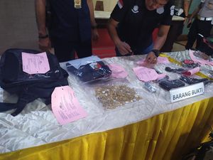 Polisi: Bukan Rakitan, Senpi Perampok Toko Emas di Tamansari Ilegal