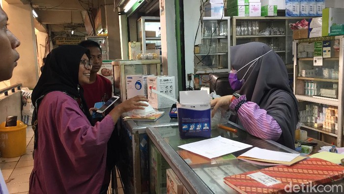 Manajer Area 8 PD Pasar Jaya Sion Purba.