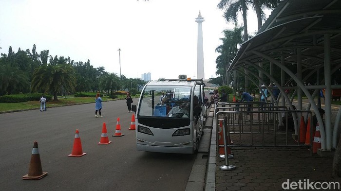 Pasca pengumuman dua WNI yang positif virus Corona di Indonesia, publik pun mulai bereaksi. Hari Rabu ini (4/3/2020), detikcom pun berkeliling sejumlah objek wisata di DKI Jakarta. Monumen Nasional atau Monas pun jadi tujuan pertama.
