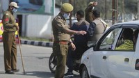 Sekitar 15 orang di antaranya telah dinyatakan positif virus corona. Satu orang lainnya yang juga dinyatakan positif terinfeksi adalah seorang warga India yang bekerja sebagai sopir bus yang membawa rombongan turis Italia tersebut.