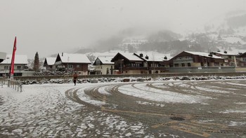 Warna yang ditampilkan jadi lebih kaya dengan True Billion Colour Display dan kedalaman warna mencapai 10 bit (1,07 miliar warna). Memotret pedesaan Engelberg di Swiss, mantap banget (Oppo)